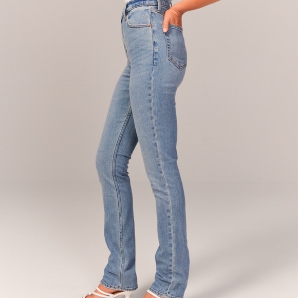 Abercrombie & Fitch Ultra High Rise 90s Slim Straight Jean - Picture 2 of 7
